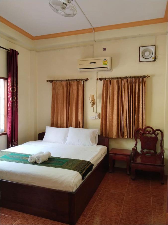 Thipphaphone Guesthouse Muang Pakbèng Esterno foto