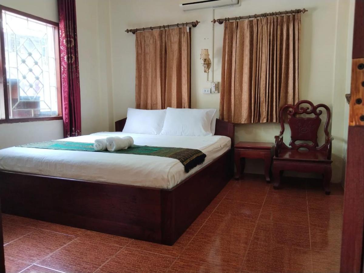 Thipphaphone Guesthouse Muang Pakbèng Esterno foto