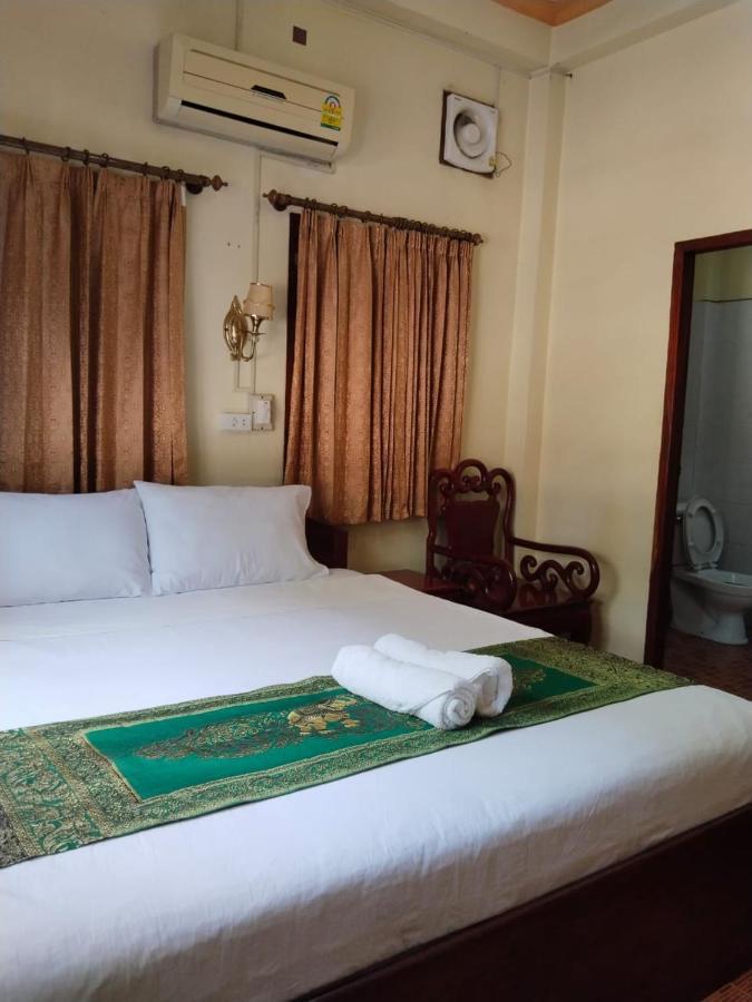 Thipphaphone Guesthouse Muang Pakbèng Esterno foto